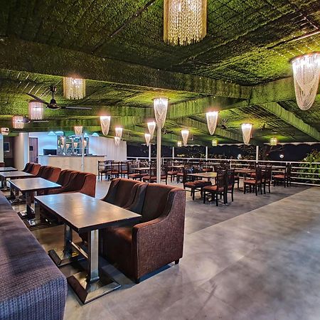 Golden Chariot Hotel ダマン エクステリア 写真