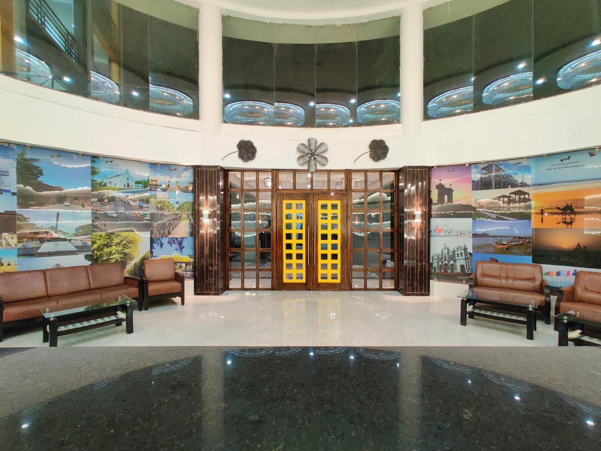 Golden Chariot Hotel ダマン エクステリア 写真