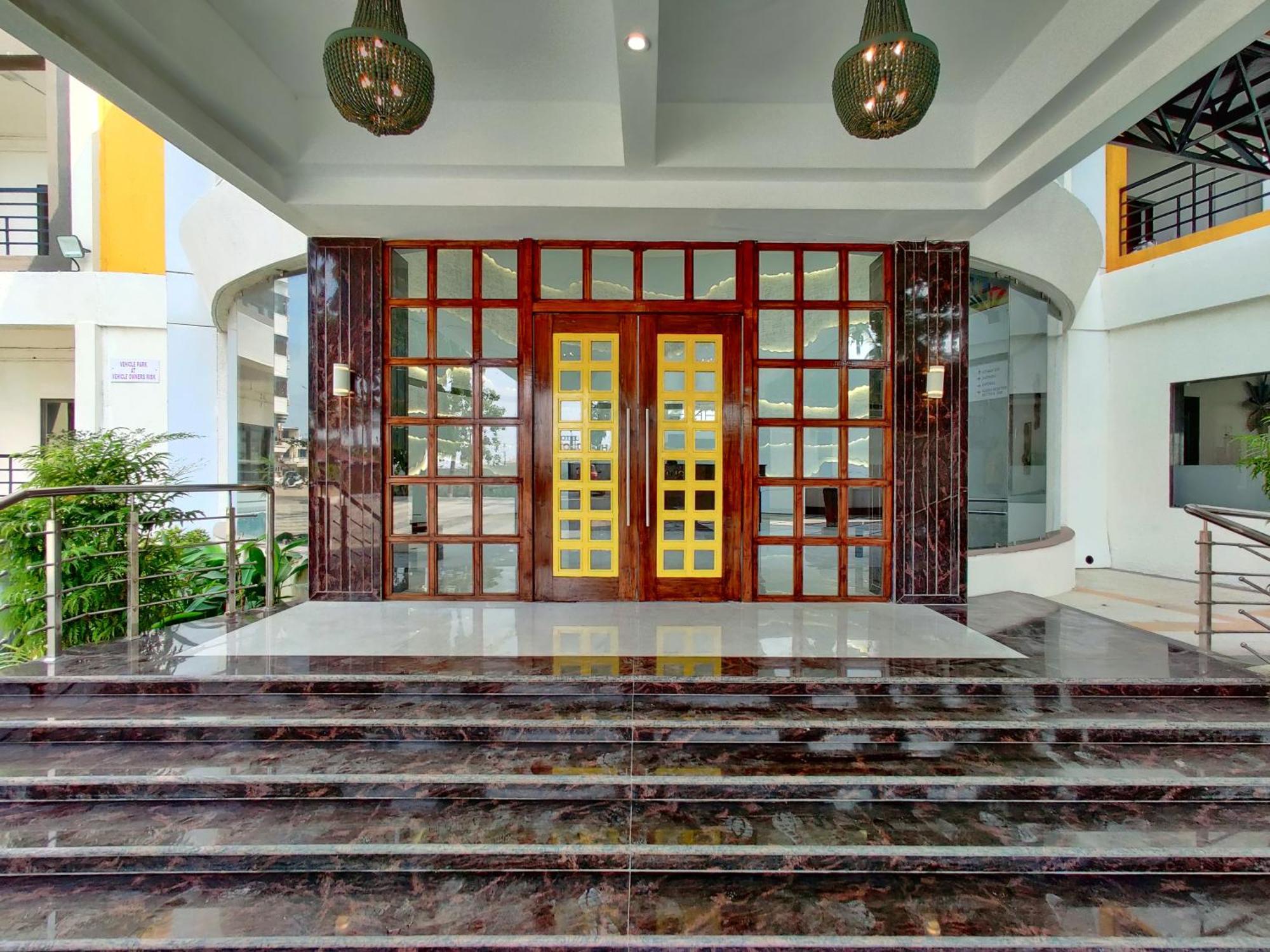 Golden Chariot Hotel ダマン エクステリア 写真
