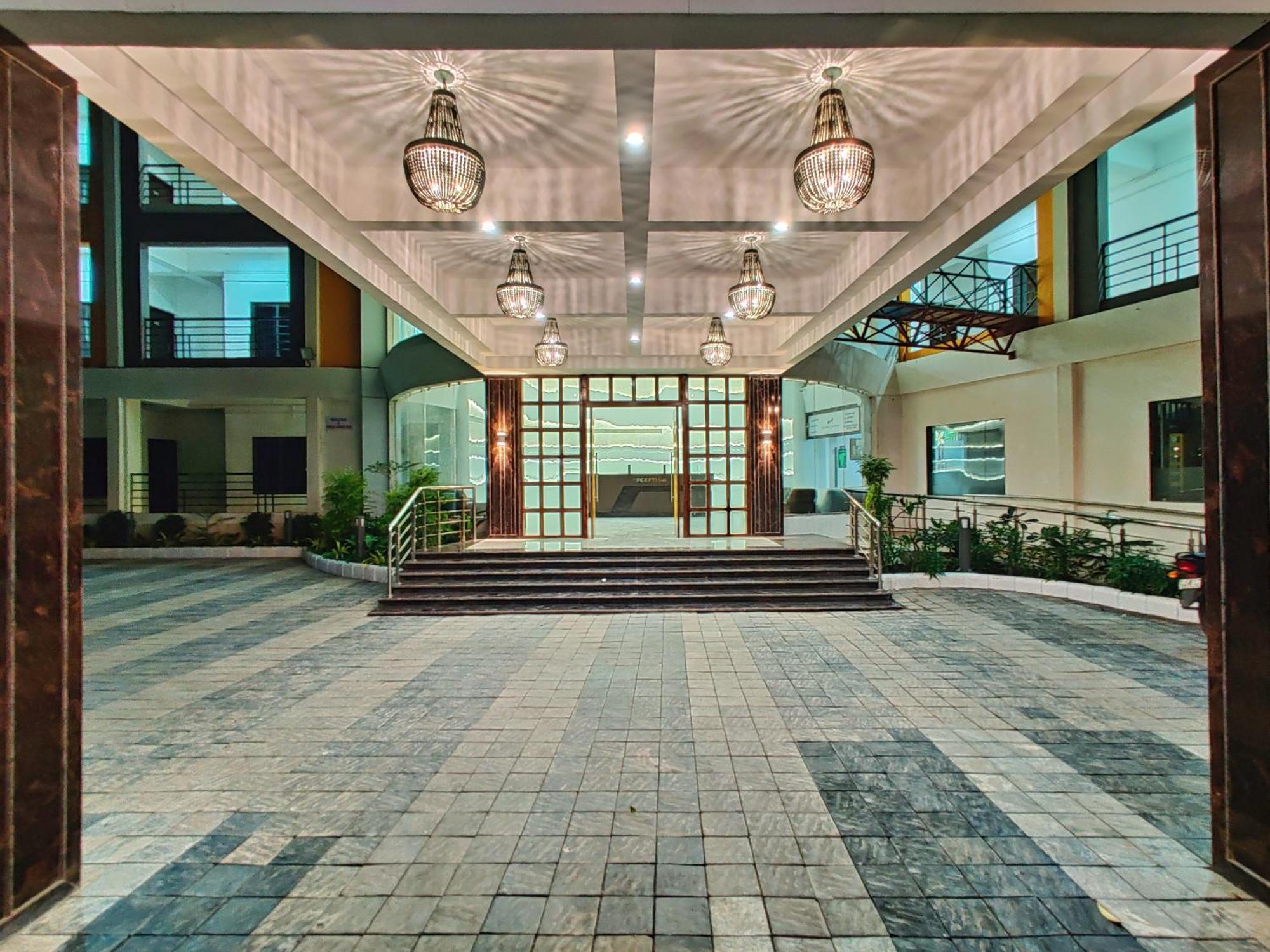 Golden Chariot Hotel ダマン エクステリア 写真